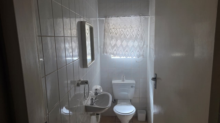 To Let 3 Bedroom Property for Rent in Pineview Western Cape